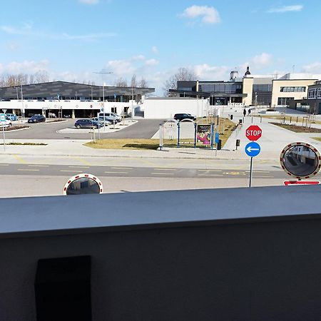 HÍD19 APARTMAN GYŐR BELVÁROS-MÉLYGARÁZS- a RÁBA QUELLE FÜRDŐNÉL Esterno foto
