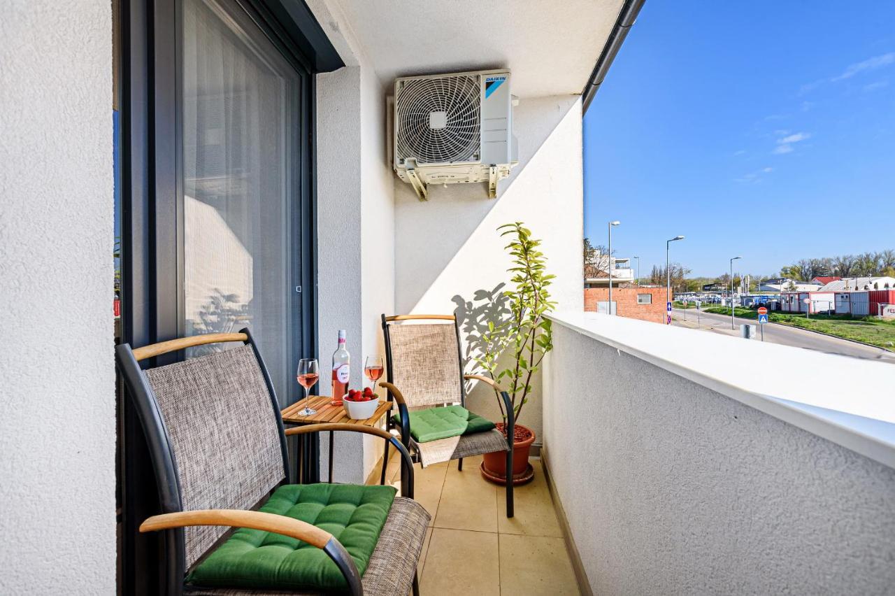 HÍD19 APARTMAN GYŐR BELVÁROS-MÉLYGARÁZS- a RÁBA QUELLE FÜRDŐNÉL Esterno foto