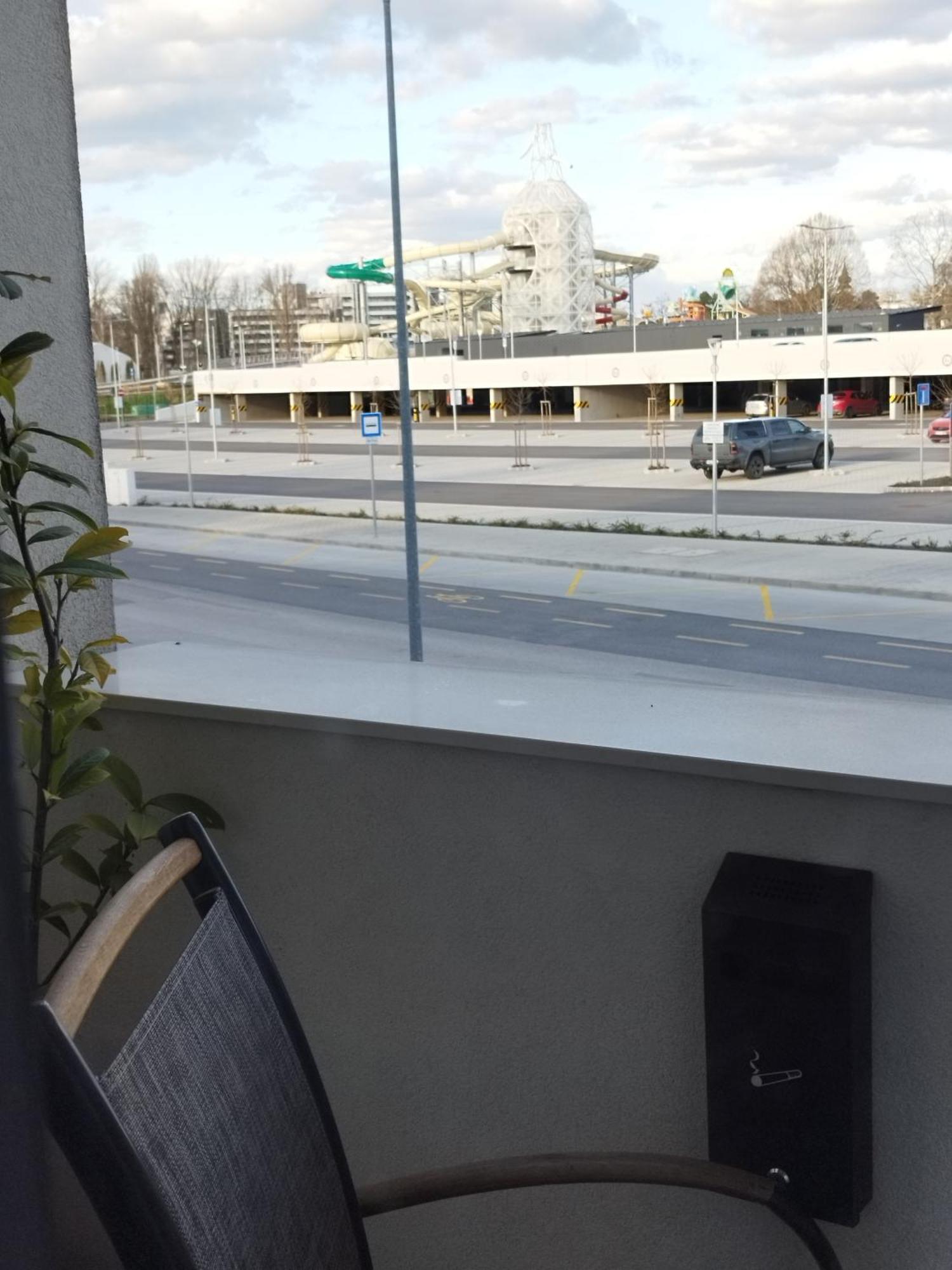 HÍD19 APARTMAN GYŐR BELVÁROS-MÉLYGARÁZS- a RÁBA QUELLE FÜRDŐNÉL Esterno foto